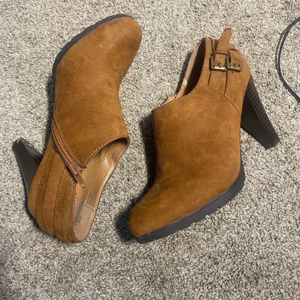 whitemt. Ankle boots